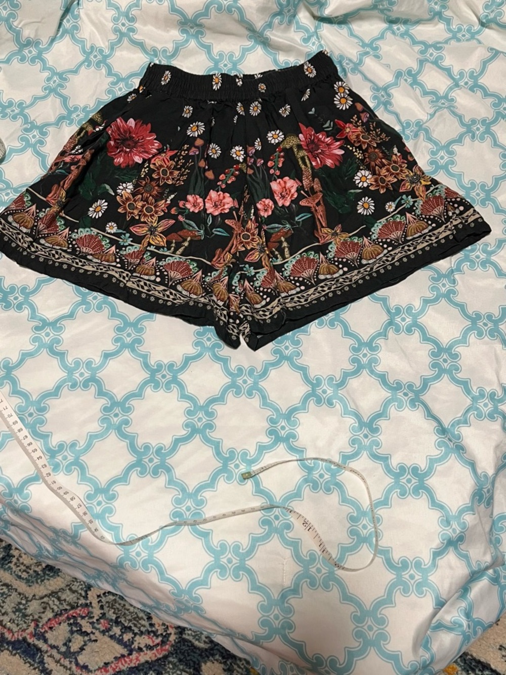 NATURAL LIFE Black Daisy-Print Shorts